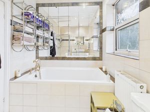 Family Bathroom- click for photo gallery